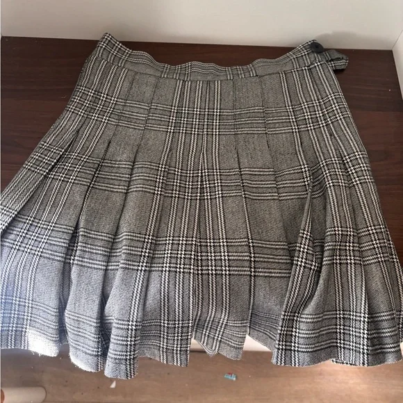 Women's Plaid Pleated Mini Skirt - Gray - Picture 7 of 7